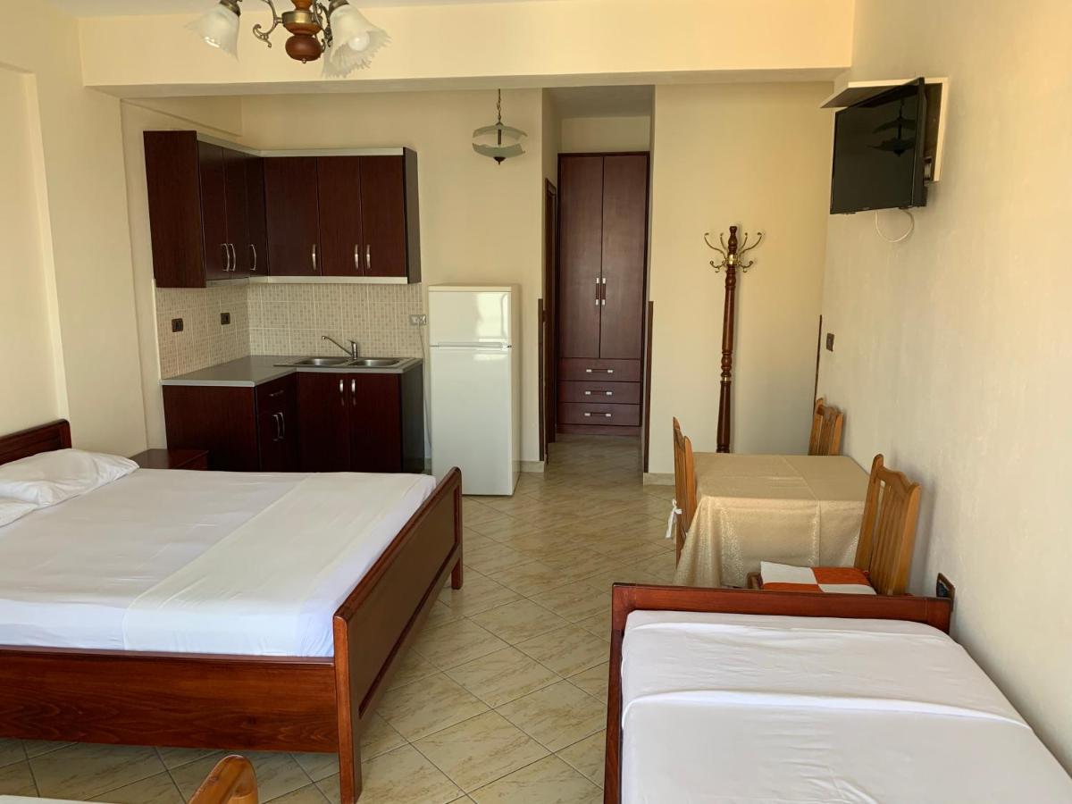 The First Hotel Saranda Extérieur photo