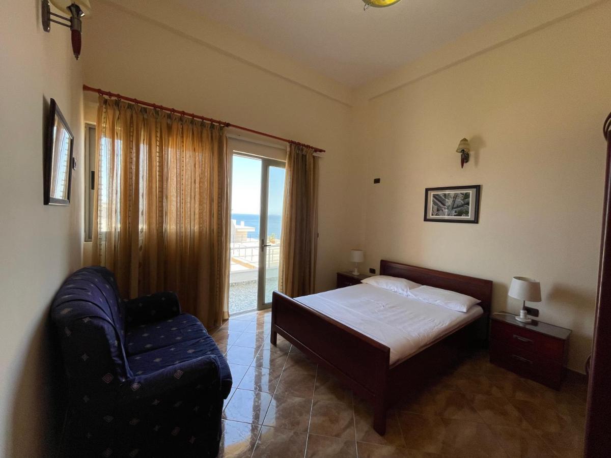 The First Hotel Saranda Extérieur photo